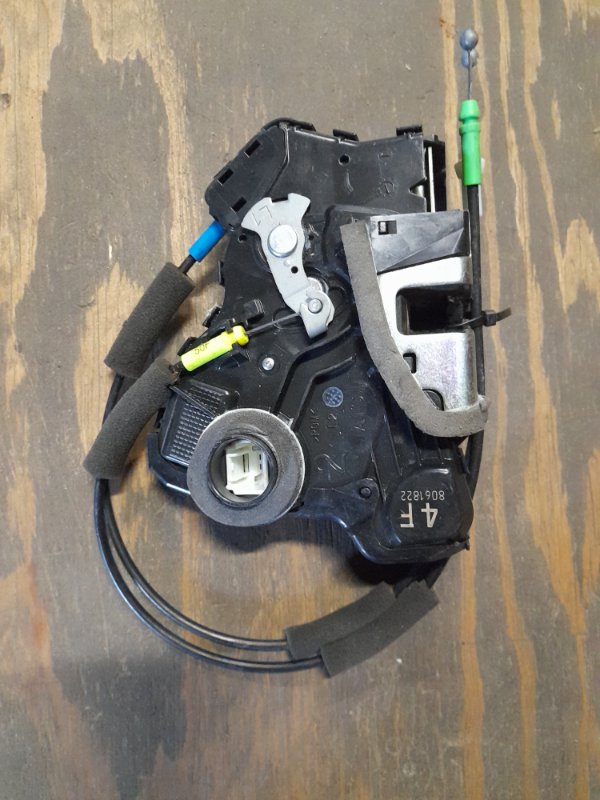 Замок двери передний левый CAMRY 40 06-11