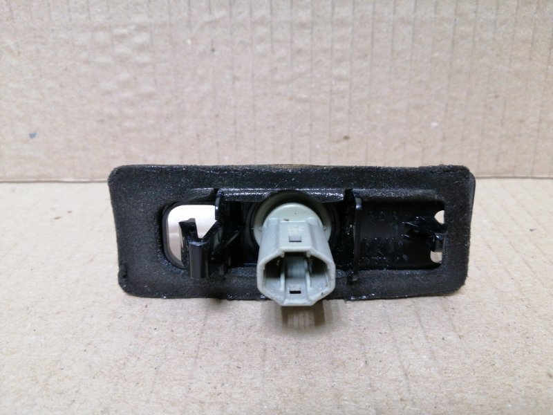 Подсветка номера LEXUS CT200 11-17 1.8 2ZRFXE