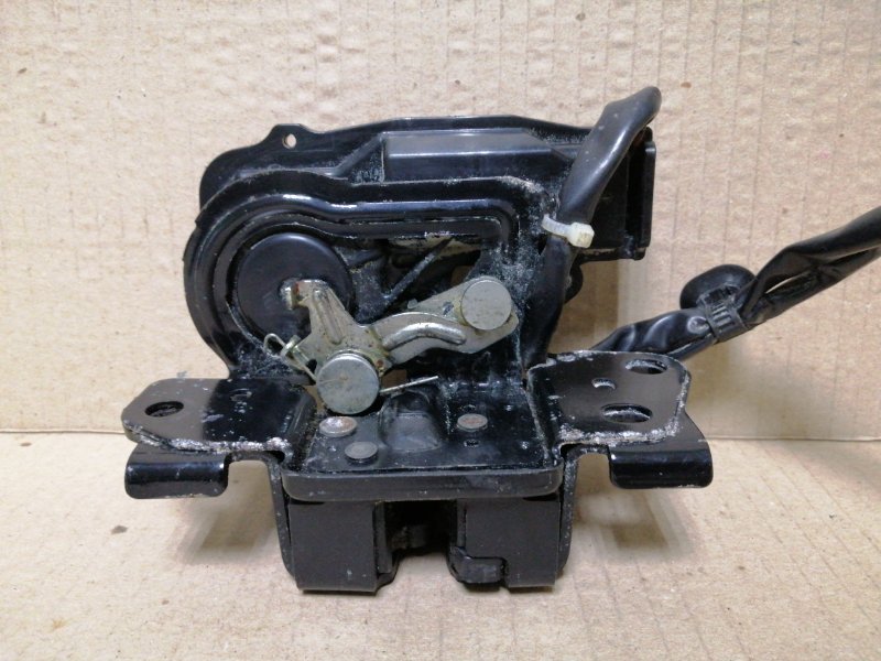 Замок крышки багажника CT200 11-17 2013 1.8 2ZRFXE