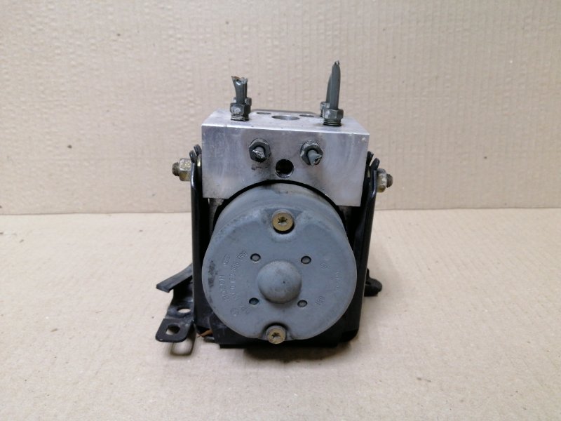 Блок ABS AVALON 99-05 2000 3.0 1MZFE