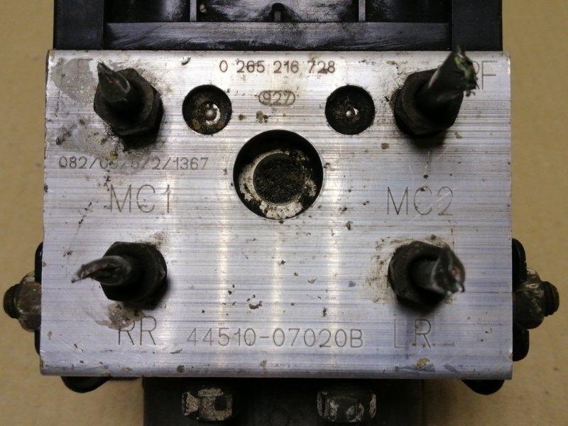 Блок ABS AVALON 99-05 2000 3.0 1MZFE