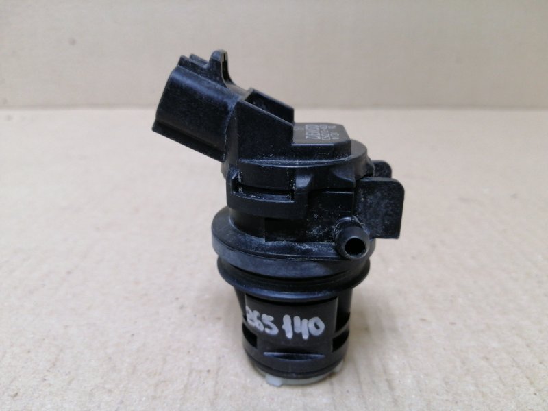 Насос омывателя стекла задний CT200 11-17 2013 1.8 2ZRFXE Насос омывателя стекла задний CT200 11-17 2013 1.8 2ZRFXE