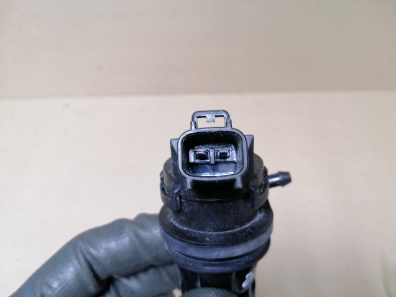 Насос омывателя стекла задний CT200 11-17 2013 1.8 2ZRFXE Насос омывателя стекла задний CT200 11-17 2013 1.8 2ZRFXE