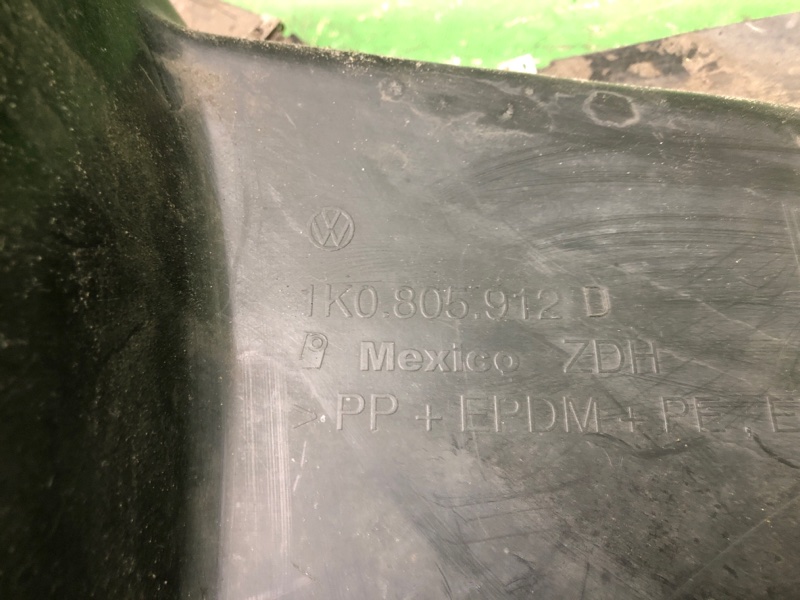 Подкрылок передний правый JETTA 05-10 2007 Седан 2.5