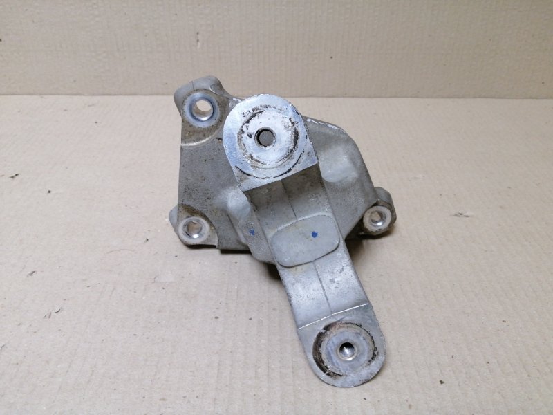 Крепление рулевой рейки левое HONDA CRV 06-12 2.4L