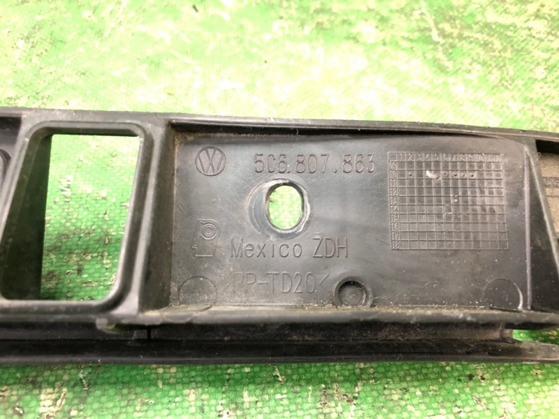 Кронштейн заднего бампера JETTA USA 10-17 2011 2.5