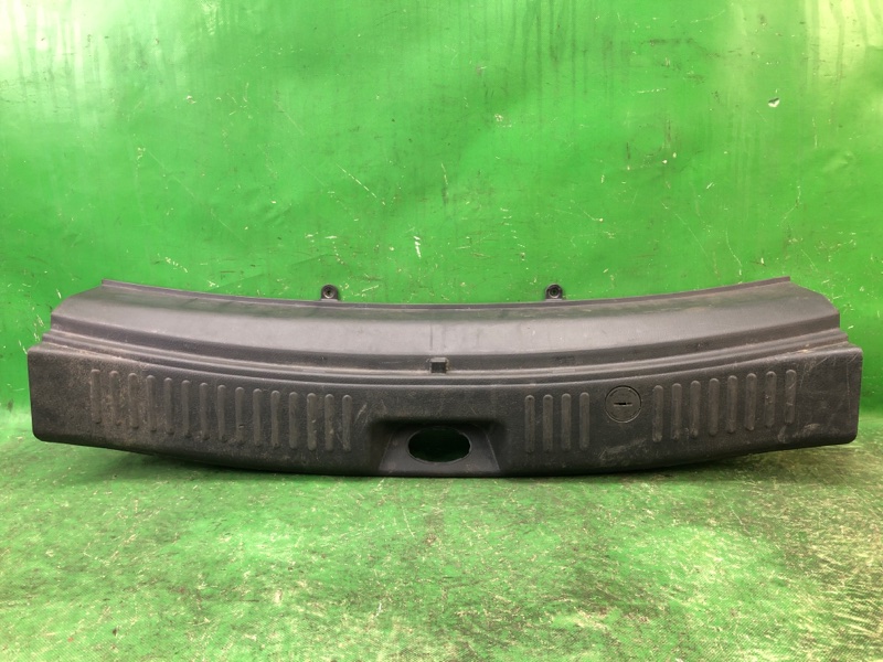 Накладка на порог багажника KIA SORENTO XM 09-14 857702P000VA Б/У