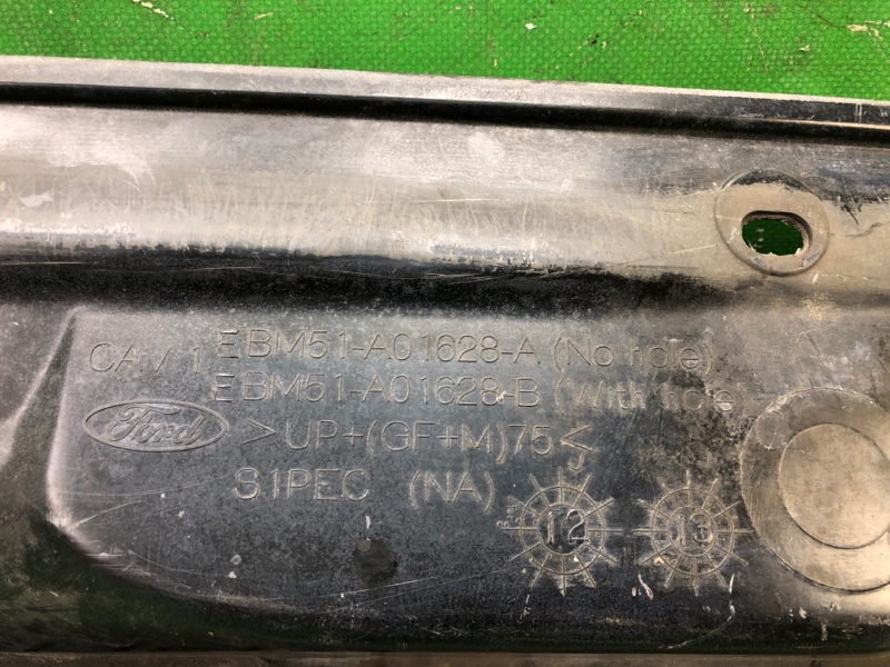 Пластик под лобовое стекло / Жабо FOCUS 10-18