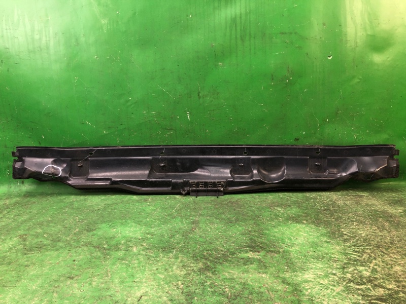 Пластик под лобовое стекло / Жабо FORD FOCUS 10-18