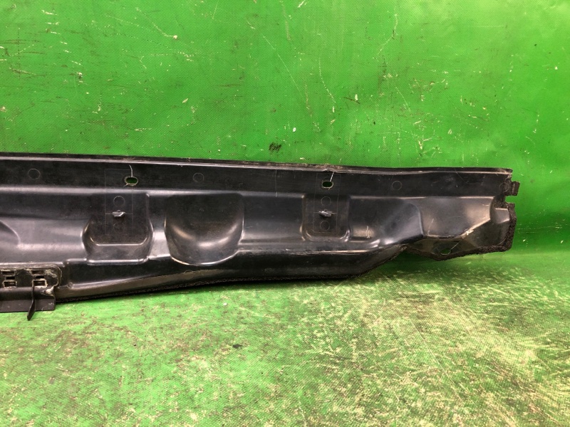 Пластик под лобовое стекло / Жабо FOCUS 10-18