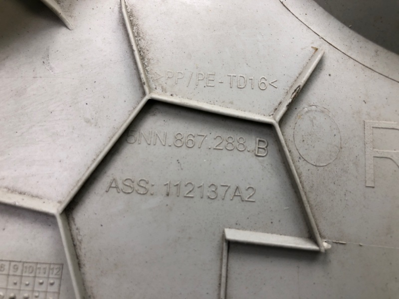 Обшивка багажника правая TIGUAN 16-23