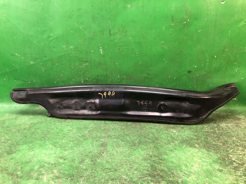 Пластик под лобовое стекло / Жабо VOLKSWAGEN JETTA 05-10 2007 Седан 2.5 1K0805277 Б/У