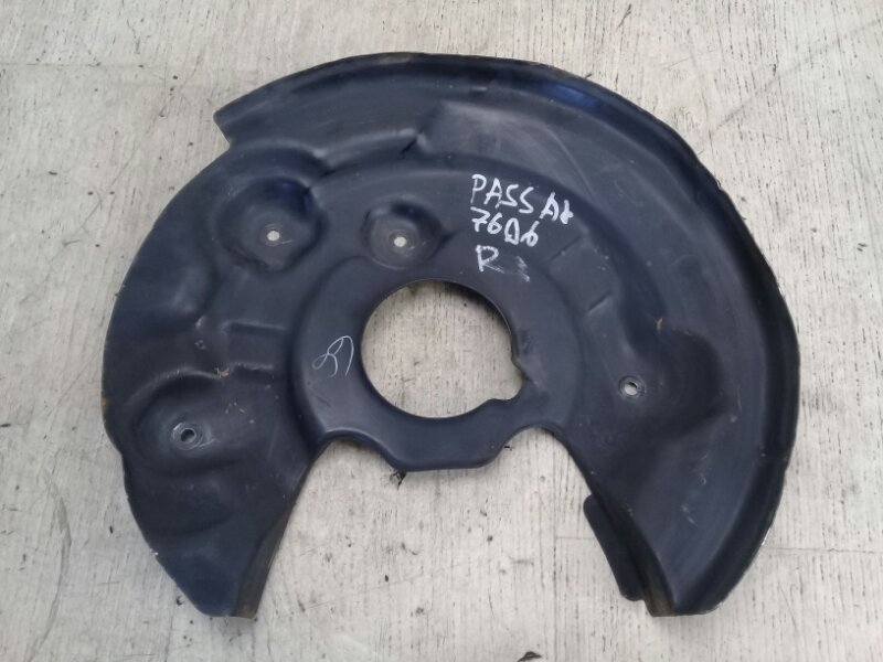 Защита тормозного диска задняя правая VOLKSWAGEN PASSAT B8 14- 2015 A32 1.8 CPRA 561615612 Б/У