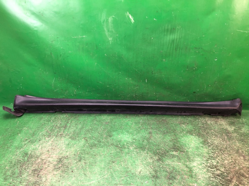 Накладка порога наружная правая NISSAN JUKE 10-19 2011 1.6 MR16DDT 768501KA0A Б/У