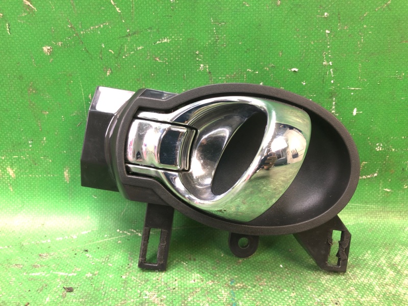 Ручка двери внутренняя задняя левая NISSAN JUKE 10-19 2011 1.6 MR16DDT 806711KA0B Б/У