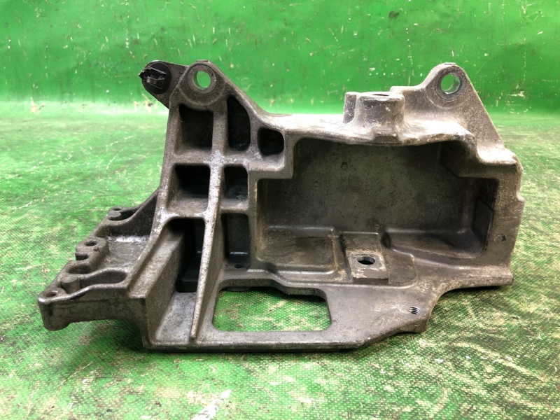 Кронштейн опоры двигателя левый NISSAN JUKE 10-19 2011 1.6 MR16DDT 11220-1KF2A Б/У