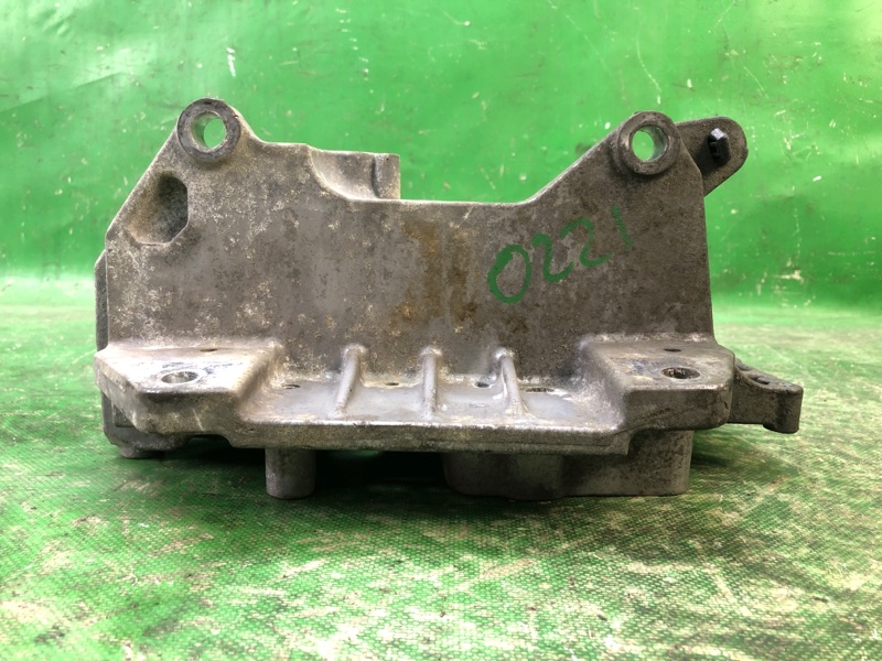 Кронштейн опоры двигателя левый JUKE 10-19 2011 1.6 MR16DDT