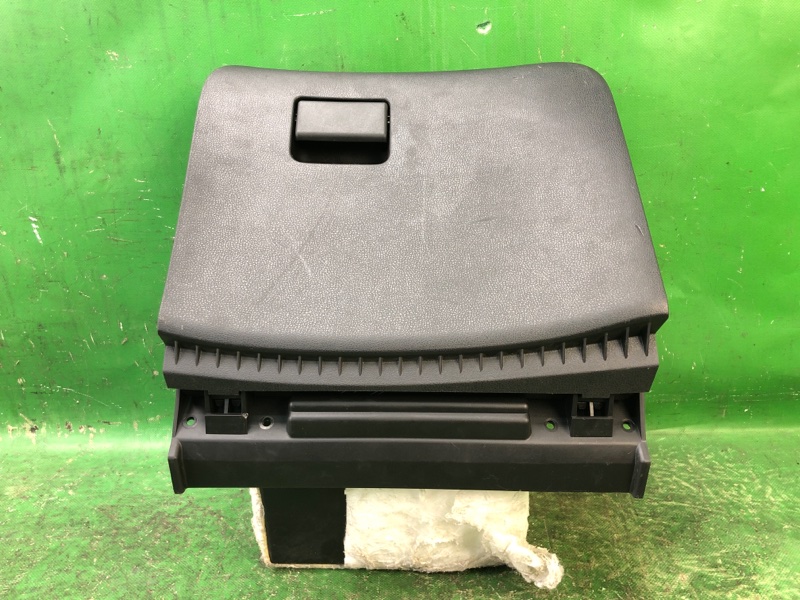 Бардачок NISSAN JUKE 10-19 2011 1.6 MR16DDT 68520-1KA0A Б/У