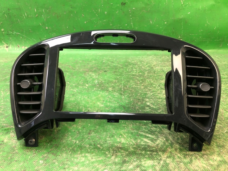 Накладка торпедо под магнитолу NISSAN JUKE 10-19 2011 1.6 MR16DDT 68260-1KK0A Б/У