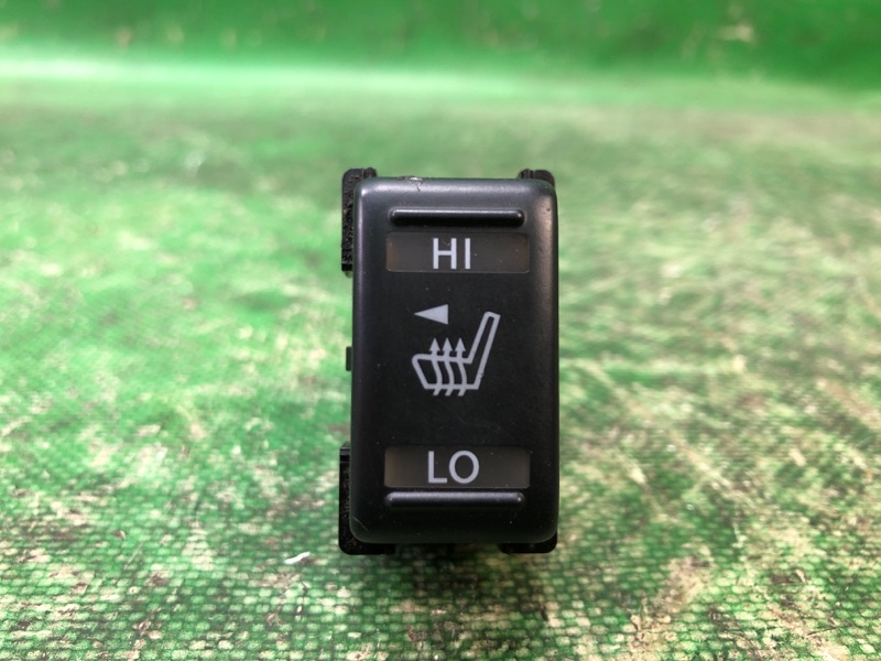 Кнопка обогрева сидений левая NISSAN JUKE 10-19 2011 1.6 MR16DDT 25500-1BA3A Б/У