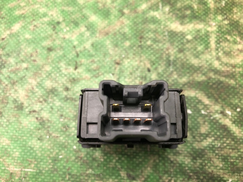 Кнопка обогрева сидений левая JUKE 10-19 2011 1.6 MR16DDT