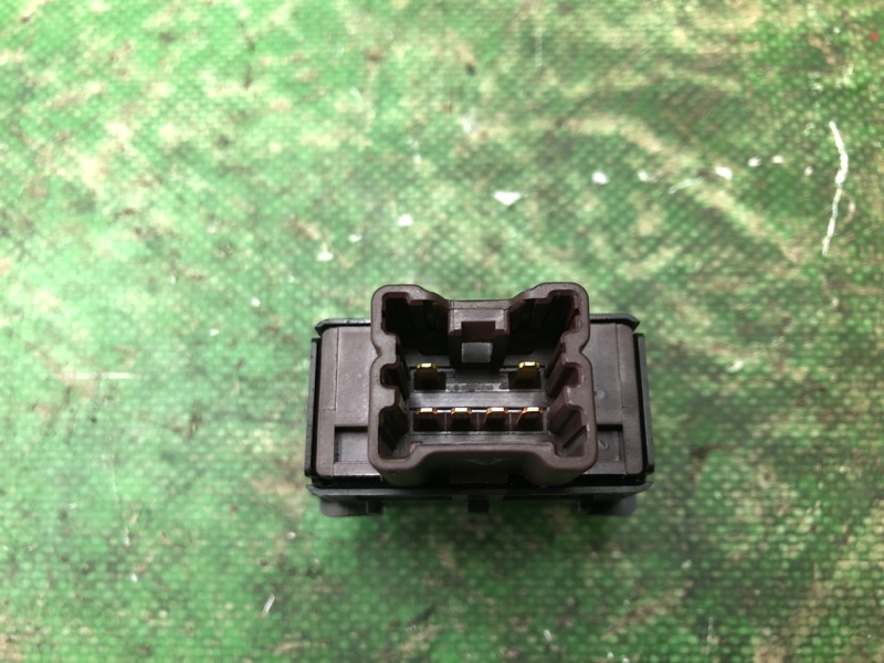 Кнопка обогрева сидений правая JUKE 10-19 2011 1.6 MR16DDT