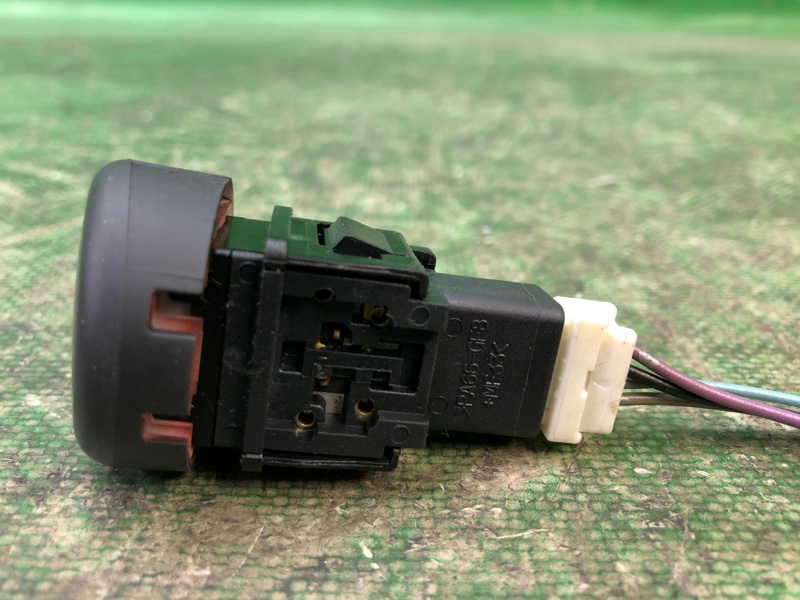 Кнопка аварийной сигнализации JUKE 10-19 2011 1.6 MR16DDT