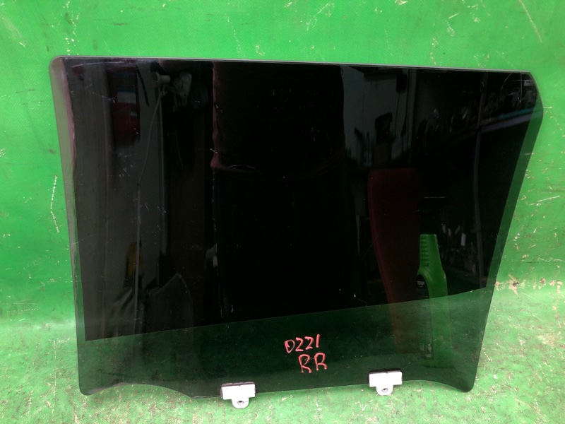 Стекло заднее заднее правое JUKE 10-19 2011 1.6 MR16DDT