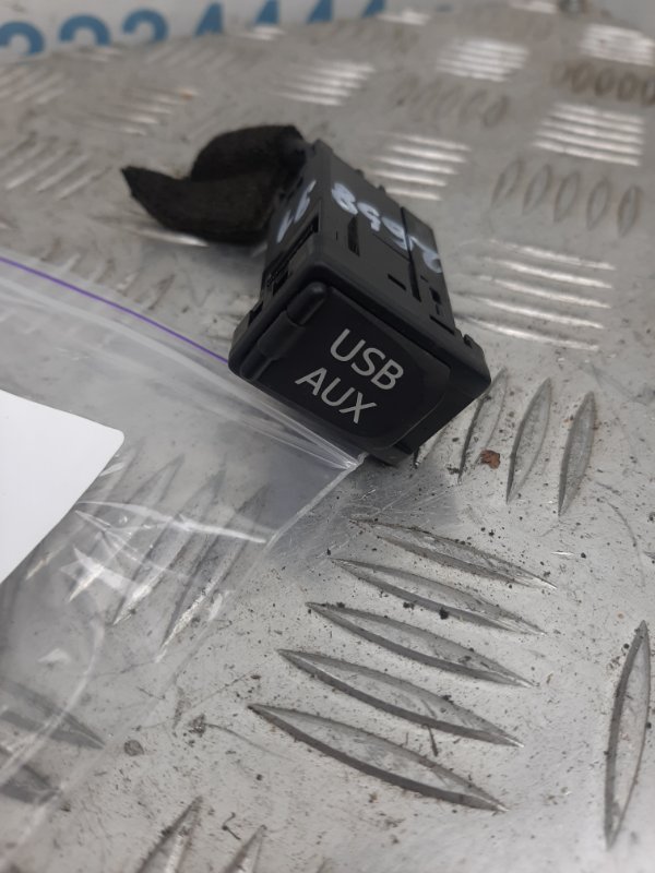 USB адаптер TOYOTA CAMRY 50 12-15 86190-06030 Б/У