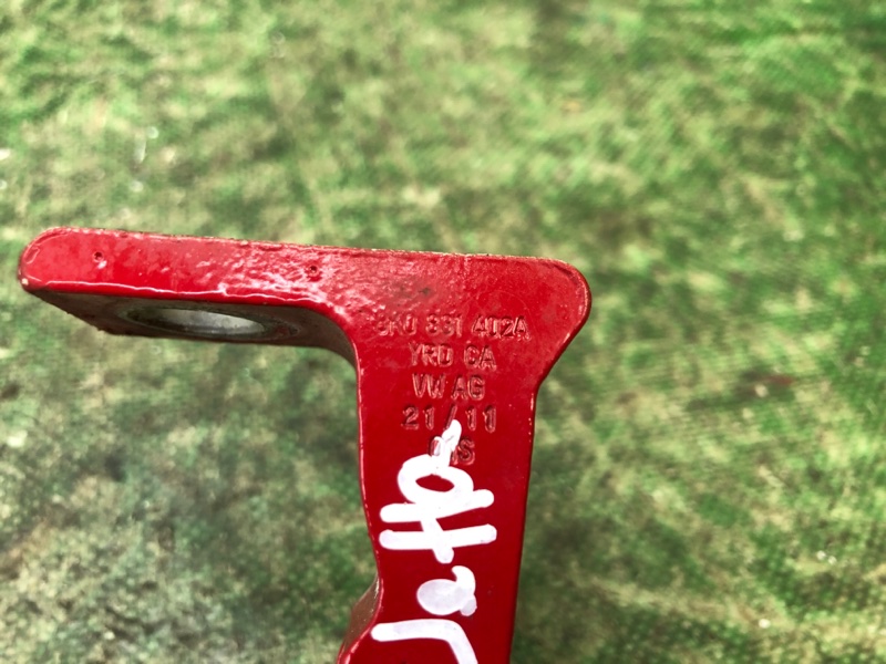 Петля двери верхняя задняя правая JETTA USA 10-17 2011 Седан CBTA 2.5L