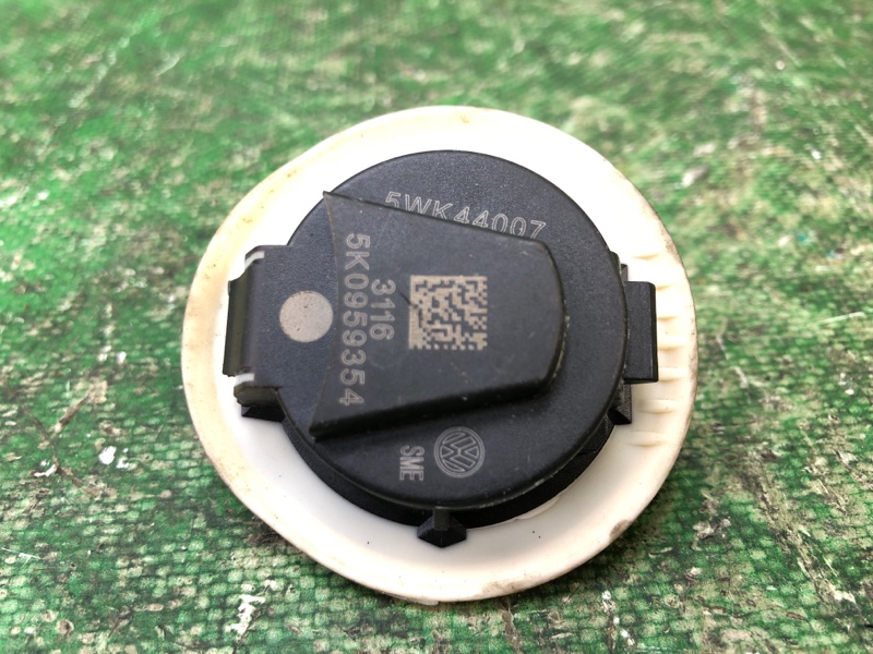 Датчик удара VOLKSWAGEN JETTA USA 10-17 2011 Седан CBTA 2.5L 5K0 959 354 Б/У