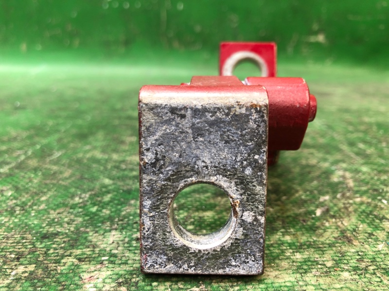 Петля двери нижняя задняя правая JETTA USA 10-17 2011 Седан CBTA 2.5L