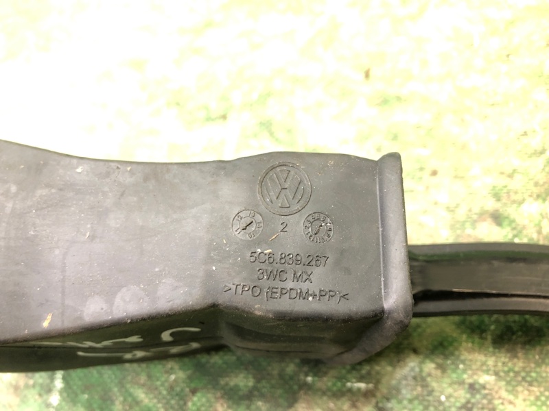 Ограничитель двери задний правый JETTA USA 10-17 2011 Седан CBTA 2.5L