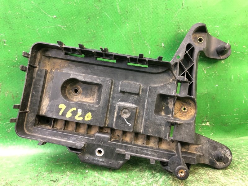 Полка аккумулятора VOLKSWAGEN JETTA USA 10-17 2011 Седан CBTA 2.5L 1KM 915 333 Б/У