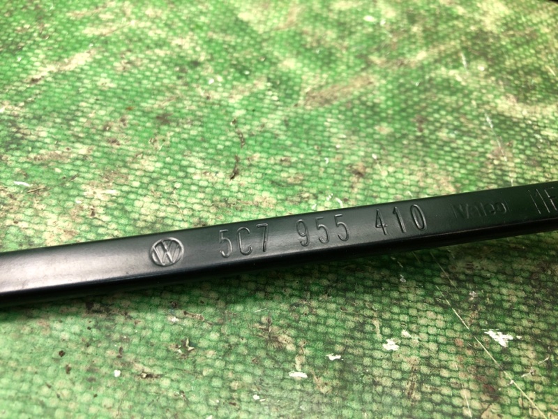 Поводок стеклоочистителя передний правый JETTA USA 10-17 2011 Седан CBTA 2.5L