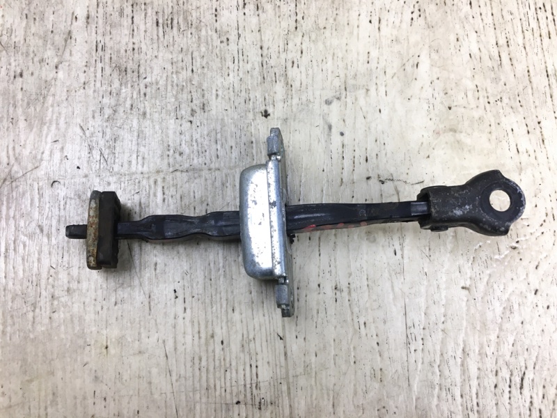 Запчасть ограничитель двери передний правый HYUNDAI SONATA YF 10-14 2011 YF 2.4 G4KJ 79390-3S000 Б/У Ограничитель двери передний правый HYUNDAI SONATA YF 10-14 2011 YF 2.4 G4KJ 79390-3S000 Б/У