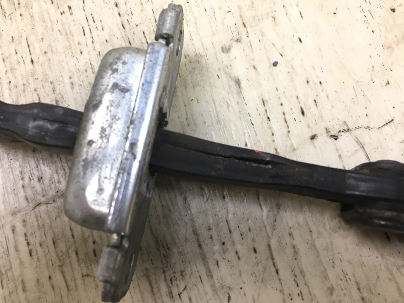 Ограничитель двери передний правый SONATA YF 10-14 2011 YF 2.4 G4KJ Ограничитель двери передний правый SONATA YF 10-14 2011 YF 2.4 G4KJ