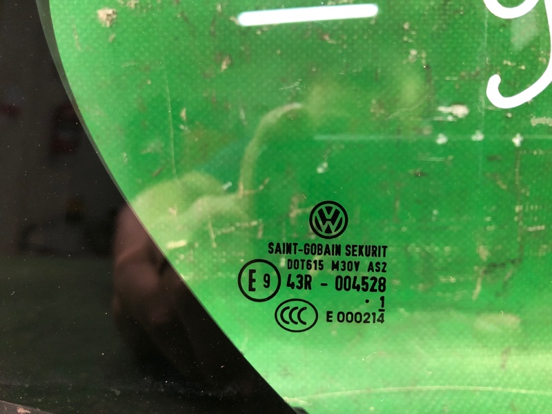Стекло двери глухое правое JETTA USA 10-17 2011 Седан CBTA 2.5L