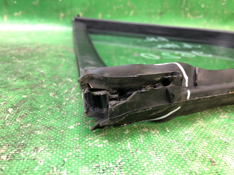 Стекло двери глухое правое JETTA USA 10-17 2011 Седан CBTA 2.5L