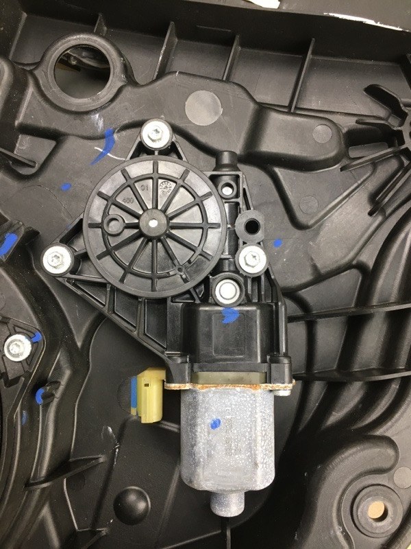 Стеклоподъемник задний левый HYUNDAI SONATA YF 10-14 YF 2.4 G4KJ