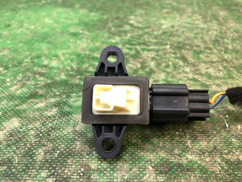 Датчик удара передний правый FORD FIESTA 08-17 1.6 C16HDEX Датчик удара передний правый FORD FIESTA 08-17 1.6 C16HDEX