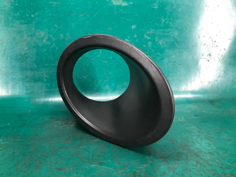 Накладка противотуманной фары правая MITSUBISHI ENDEAVOR 03-11 Внедорожник 3.8