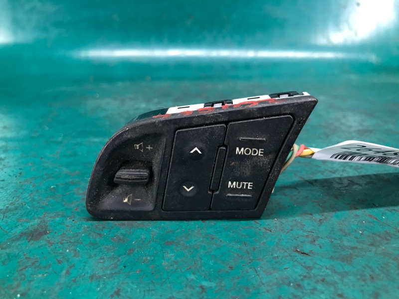 Кнопки на руль левые KIA FORTE/CERATO TD 08-13 2012 Седан G4KD 2.0L 96700-2K000 Б/У