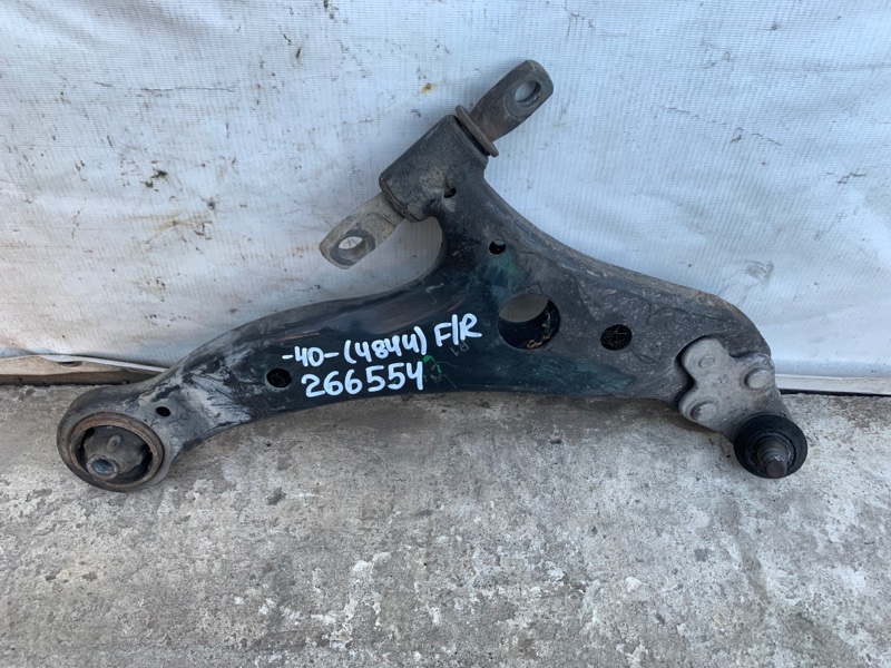 Рычаг передней подвески нижний правый CAMRY 40 06-11 2007 2.4 2AZFXE