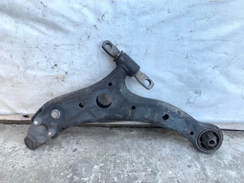 Рычаг передней подвески нижний правый TOYOTA CAMRY 40 06-11 2.4 2AZFXE