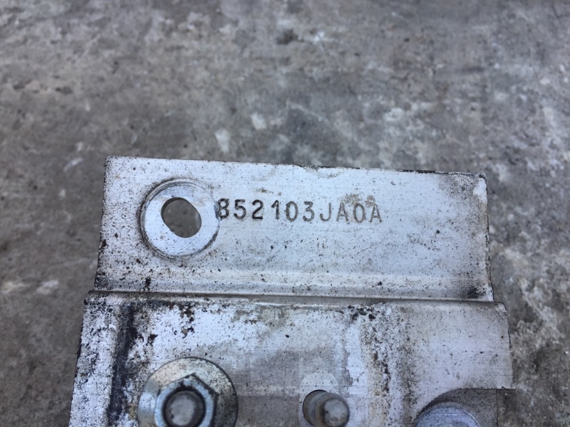 Кронштейн усилителя заднего бампера правый QX60/JX35 12-20 2013 3.5 VQ35DE