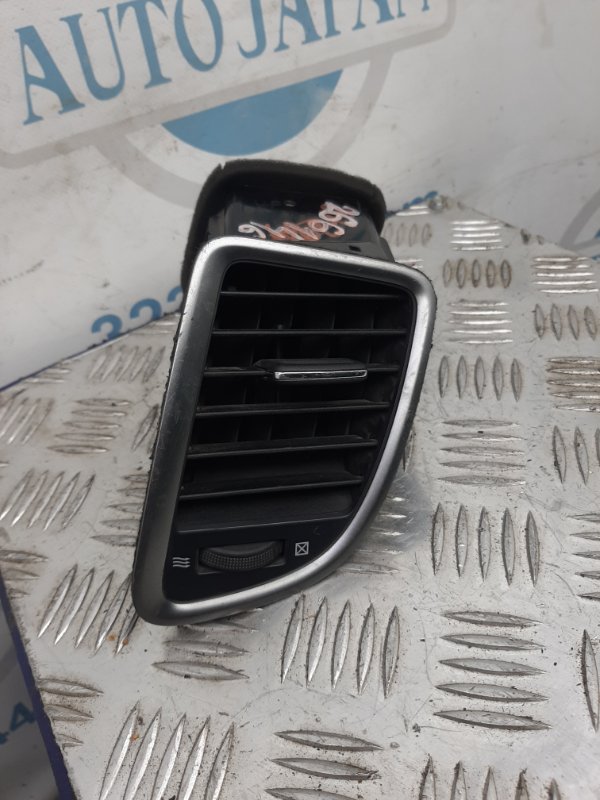 Дефлектор воздушный правый NISSAN TEANA J32 08-14 68760-JN00A Б/У