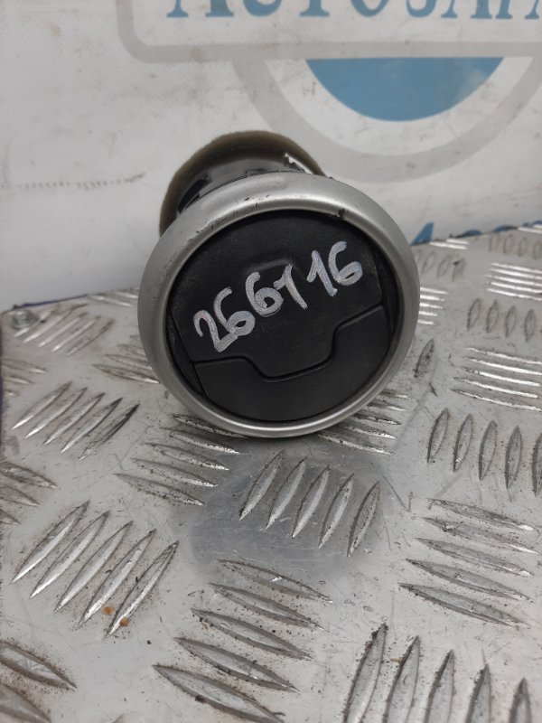 Дефлектор воздушный NISSAN QASHQAI 07-14 68760-JD10A Б/У