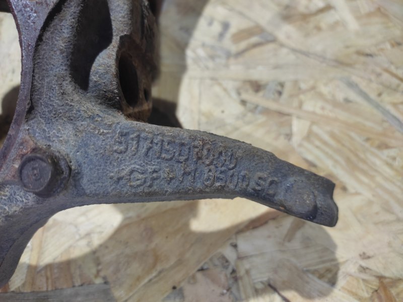 Кулак поворотный передний левый TUCSON TL 15-20