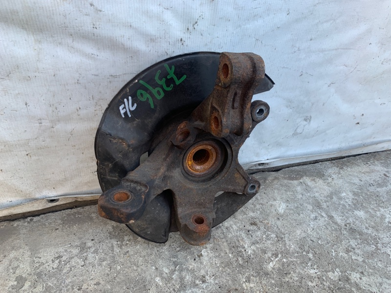 Кулак поворотный левый MDX (YD1) 00-06 2002 3.5